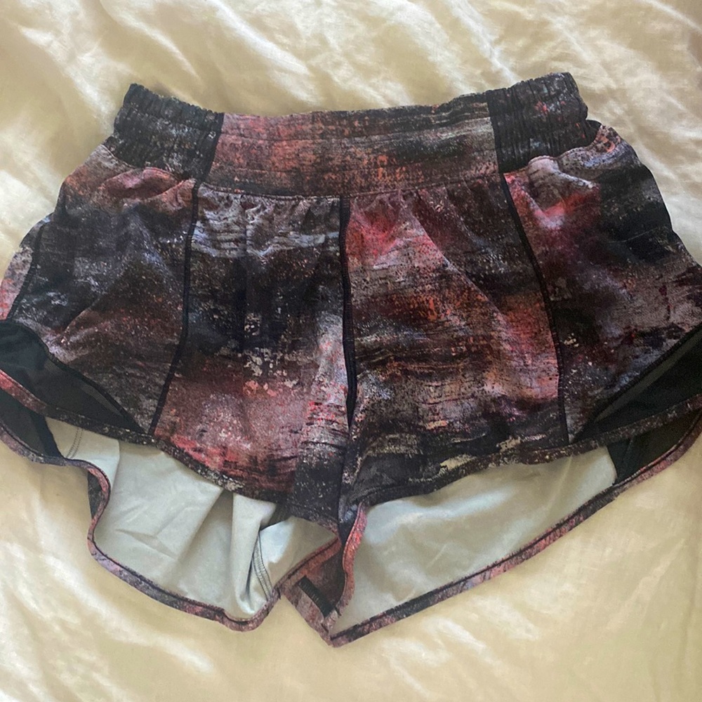 Lululemon Athletica hotty hot short size 6